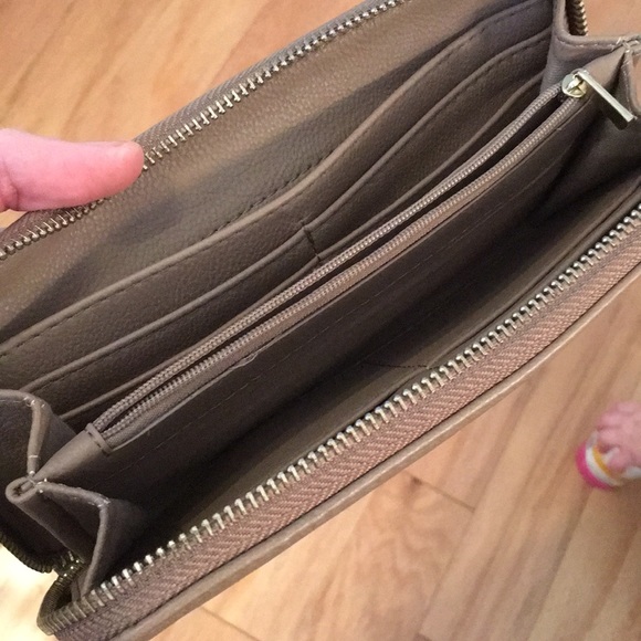 Beige wallet - Picture 2 of 2